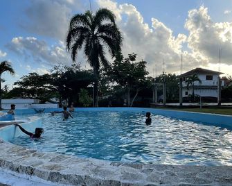 Villa Roció.ideal Para Canciones Familiares o Negocios.a Solo 8 Mn del Centro s - Samaná - Alberca