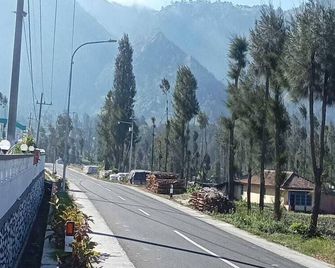 Tengger Indah Seruni Bromo - Sukapura - Vista del exterior