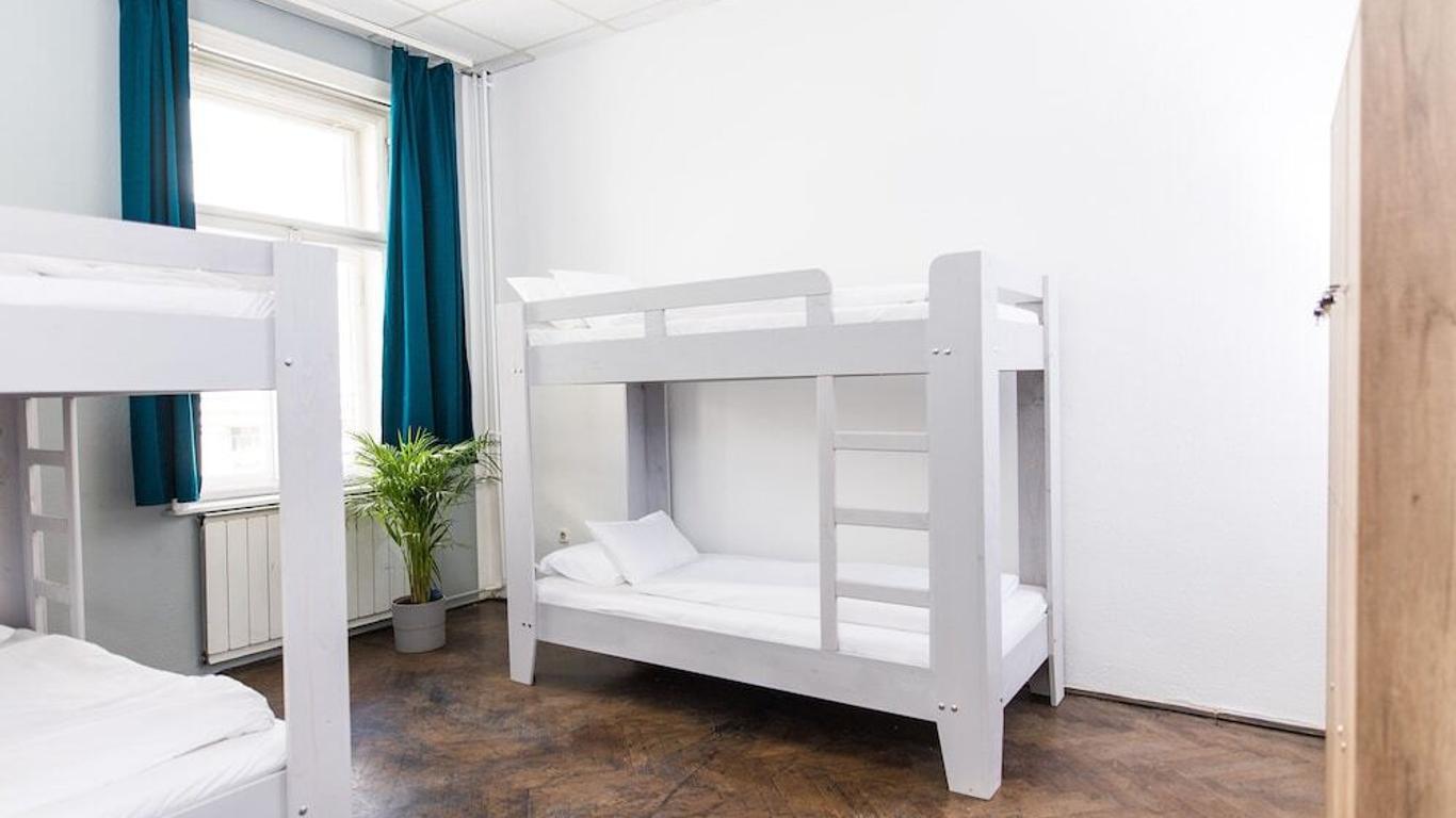 2B Hostel & Rooms