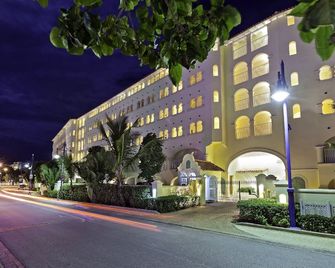 Modern Beachfront Condo with Pool - Sapphire 116 - Dover - Toà nhà