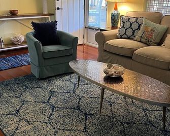 Doctor's Orders/Nostalgic Family Cottage with Views of Pamlico Sound and Sunsets - Ocracoke - Living room