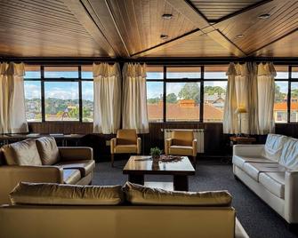 Hotel Tissiani Canela - Canela - Лаунж
