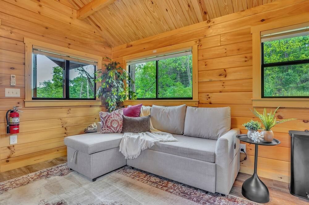 •Twilight Escape•\nTiny home in Herndon Pa