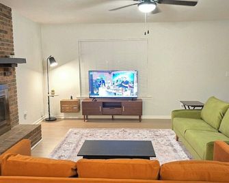 Comfort By the Bay Close to Mobile International Airport - Mobile - Salon