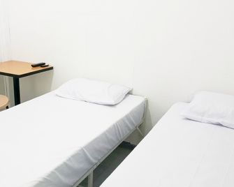 Penginapan Cendrawasih - Sorong - Bedroom