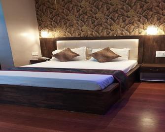 Food Plaza Family Restaurant Hotel Shreyash Inn - Bhāgalpur - Bedroom
