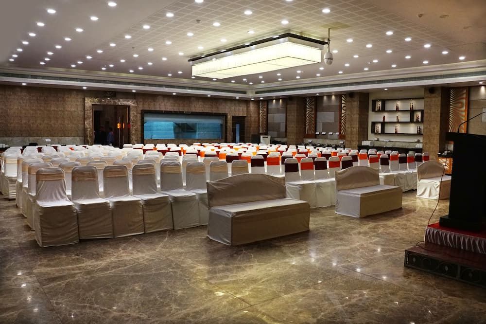 Silvercloud Hotel And Banquets - אחמדאבאד - חדר ישיבות
