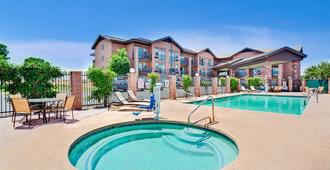 Days Inn & Suites by Wyndham Page Lake Powell - Page - Pool