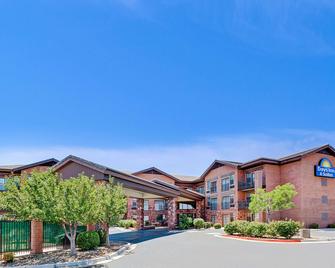 Days Inn & Suites by Wyndham Page Lake Powell - Page - Bygning