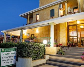 S'ustiarvu- Nuova Gestione - Orosei - Edificio