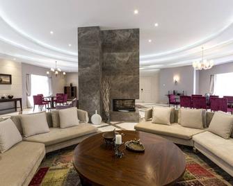 Qafqaz Thermal & Spa Resort Hotel - Gabala - Living room