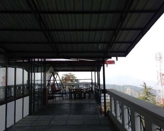 Deventure Hotel - Chail - Balkon