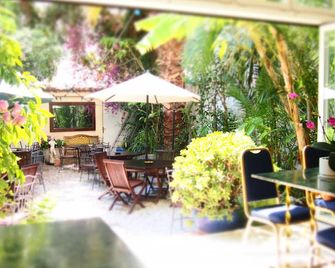 Privat Hotel Liberty Sitges - Sitges - Patio