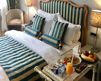 كلاسيك هوتل - تيرانا - غرفة نوم