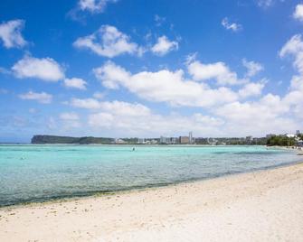 Guam Airport Hotel - Tamuning - Beach