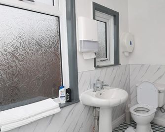 Woodville Lodge Leeds City Centre by OYO - Leeds