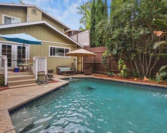 Cozy Chic Studio in the heart of Sac+Pool access - Sacramento - Piscina