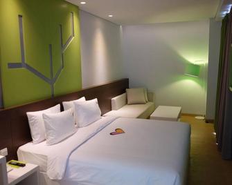 Maxone Hotels At Pemuda - Chse Certified - Jakarta - Makuuhuone