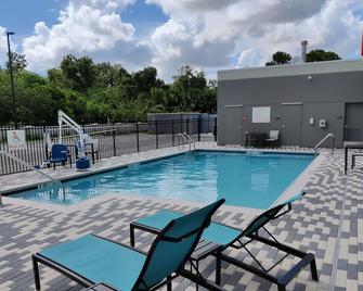 avid hotels - Melbourne - Viera, an IHG Hotel - Мелбурн - Басейн