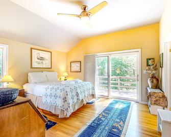 Hillside Oak - Chilmark - Bedroom