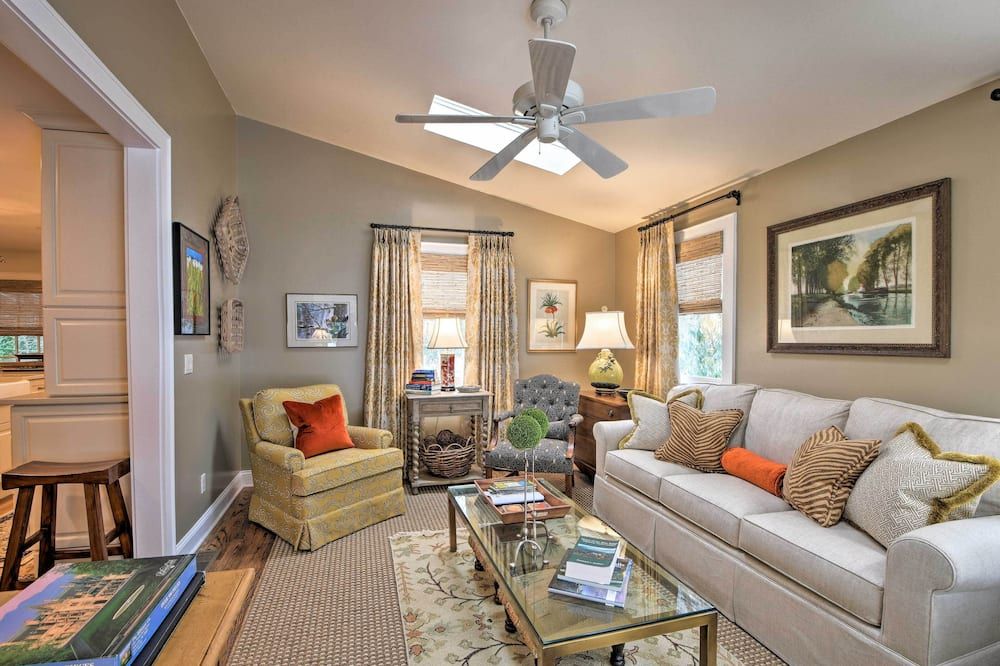 2 Living Areas + Fireplace: Mirror Lake Cottage! - Highlands - Wohnzimmer