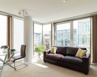 Cotels at the Hub Serviced Apartments - Milton Keynes - Living room