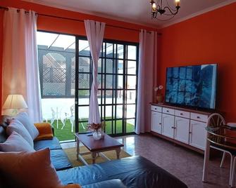 Casa Las Tinajas 1 - Triquivijate - Sala de estar