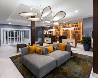 La Quinta Inn & Suites by Wyndham Brownsville North - בראונסוויל - לובי