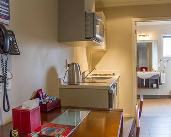 Albert Court Motor Lodge - Hamilton - Kitchen