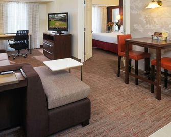 Residence Inn by Marriott Minneapolis Downtown/City Center - Minneapolis - Living room