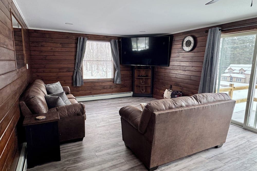 The Alpine Inn-Ski & Golf Retreat - Malone - Huiskamer