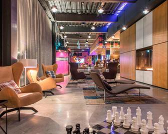 Moxy Aberdeen Airport - Aberdeen - Lobby