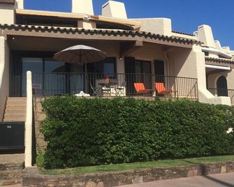Appartement au Coeur du Golfe de Saint-tropez, aux Marines de Cogolin - Cogolin - Edificio