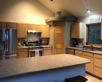 Mountain Retreat near ATV trails, hiking and Casinos - Central City - Kitchen