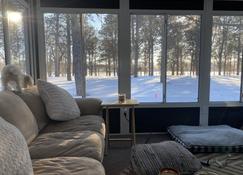 Cabin on Beeds Lake - Hampton - Living room