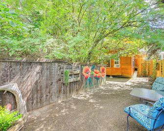 Homey Pet-Friendly Libby Cottage w/ Yard by Creek! - Libby - Patio