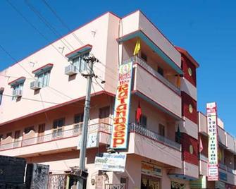 Hotel New Ratan Deep - Kelwāra - Building