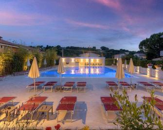 Hotel Giardino Suites&spa - Numana - Zwembad