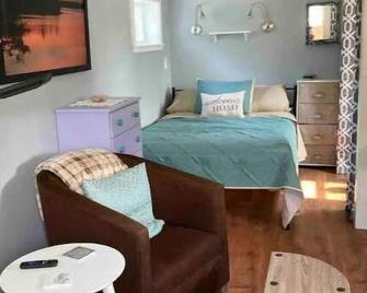 Simplicity-Just what you need! STR24-20 - Rockland - Bedroom