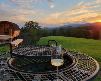 Tiny Escape w/ dry sauna & mountain views - Lost River - Vista del exterior
