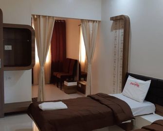 Hotel Pushpak Satara - Sātāra