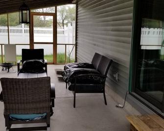 Cozy Home Near Outdoor Activities - Grayling - Patio