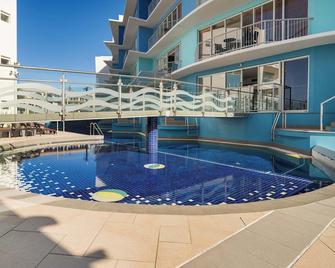Oceanfront Views at Rolling Surf Resort - Caloundra - Pool