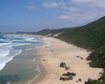 Belvidere Manor Lagoonside Cottages - Knysna - Beach