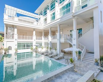 De Hug Hotel & Residence - צ'אנג ראי - בריכה