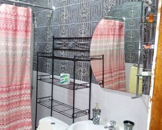 مونتجوميري برذرس إستايت - Clay Ashland - حمام