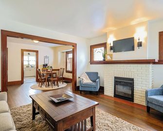 Charming 2-bedroom house with AC, WiFi in Saint Joseph - St Joseph - Living room