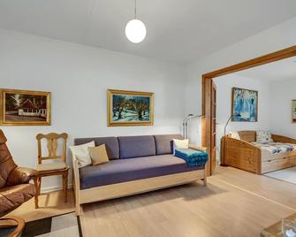 Cozy Apartment In Randers C With Wifi - Randers - Obývací pokoj