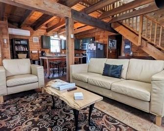 Cabin In The Woods - Near Ricketts Glen - With Many Modern Amenities - Benton - Living room