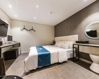 Hotel The Blue Cheonho - Seoul - Bedroom